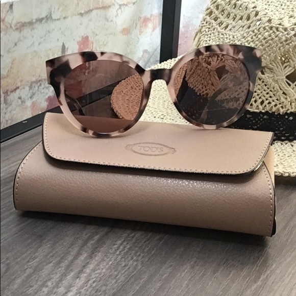 New Tod’s 54mm Round Cat Eye Sunglasses UV Protective Lenses with Case - Picture 9 of 9